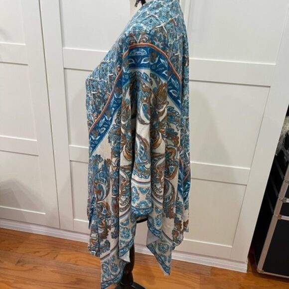 NWOT Chicos Wrap Shawl Blue White Brown Floral Size S M Excellent new condition - Picture 4 of 6